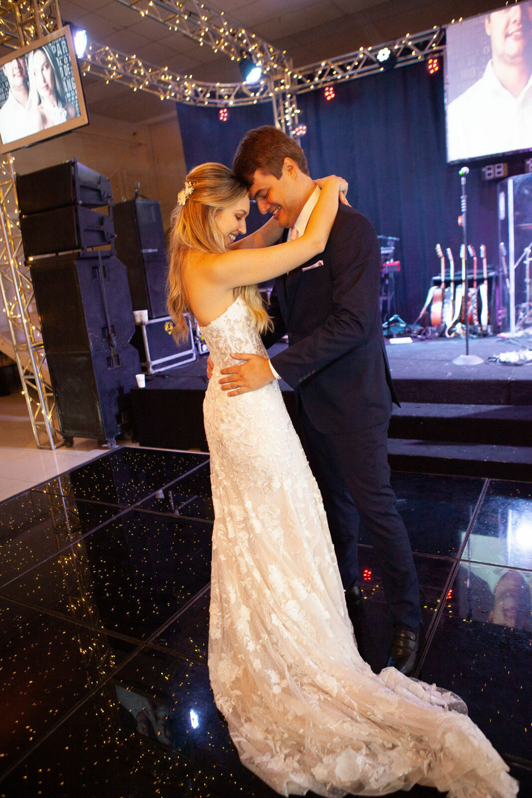 Foto Casamento Raissa e Eduardo - Capelania Militar e La Belle Maison - Resende RJ Foto Casamento Raissa e Eduardo - Capelania Militar e La Belle Maison - Resende RJ - Imagem 172