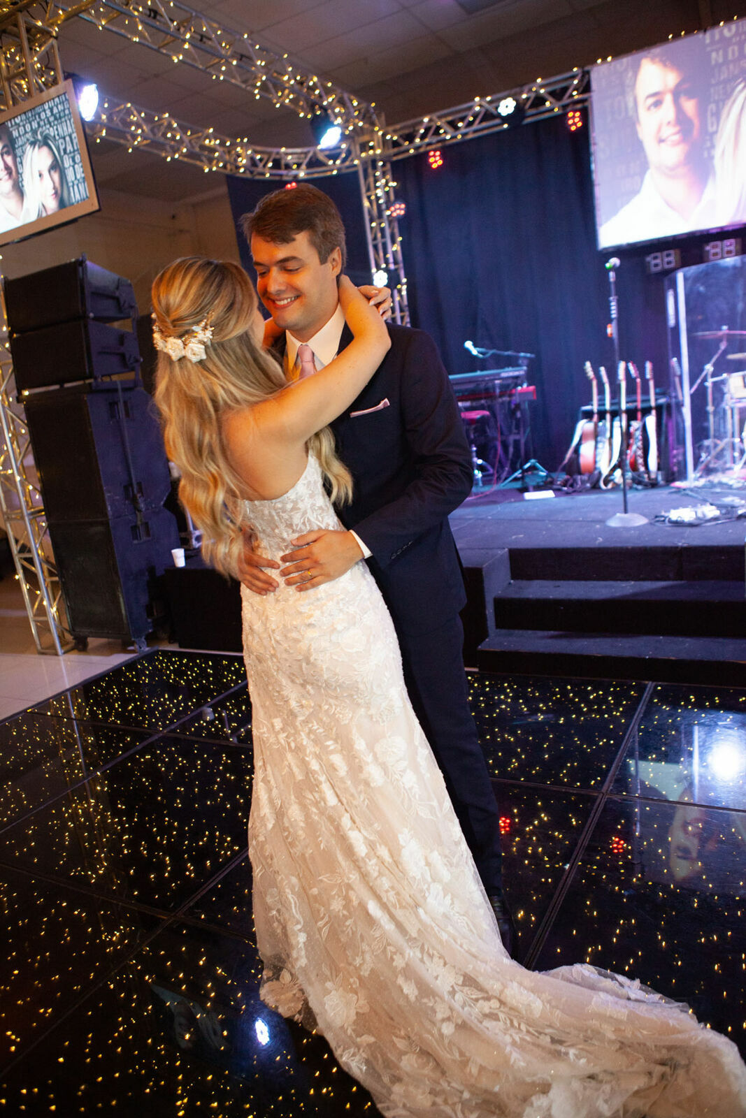 Foto Casamento Raissa e Eduardo - Capelania Militar e La Belle Maison - Resende RJ Foto Casamento Raissa e Eduardo - Capelania Militar e La Belle Maison - Resende RJ - Imagem 171