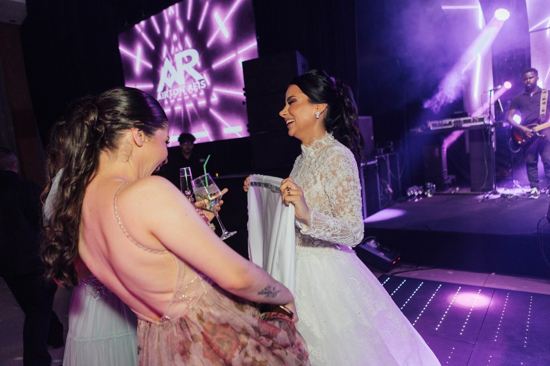 Foto Casamento Ana Carolina e Paulo Henrique - Igreja Santa Cecilia e Galpon - VR -RJ - Imagem 159