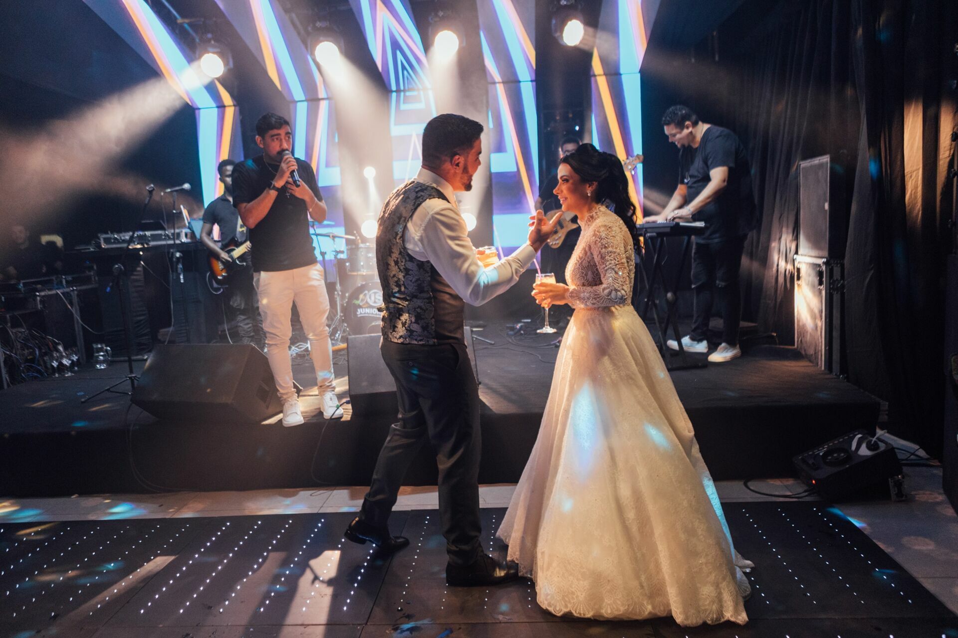 Foto Casamento Ana Carolina e Paulo Henrique - Igreja Santa Cecilia e Galpon - VR -RJ - Imagem 163