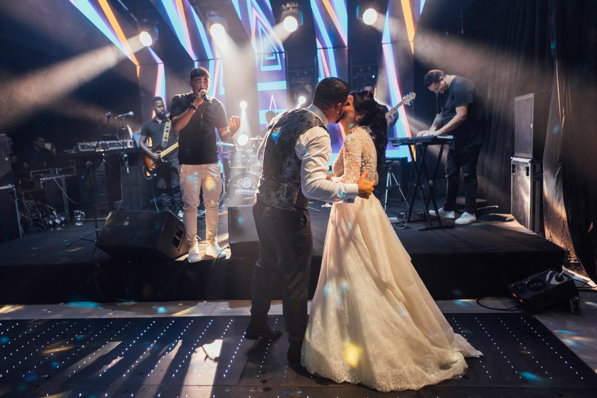 Foto Casamento Ana Carolina e Paulo Henrique - Igreja Santa Cecilia e Galpon - VR -RJ - Imagem 164