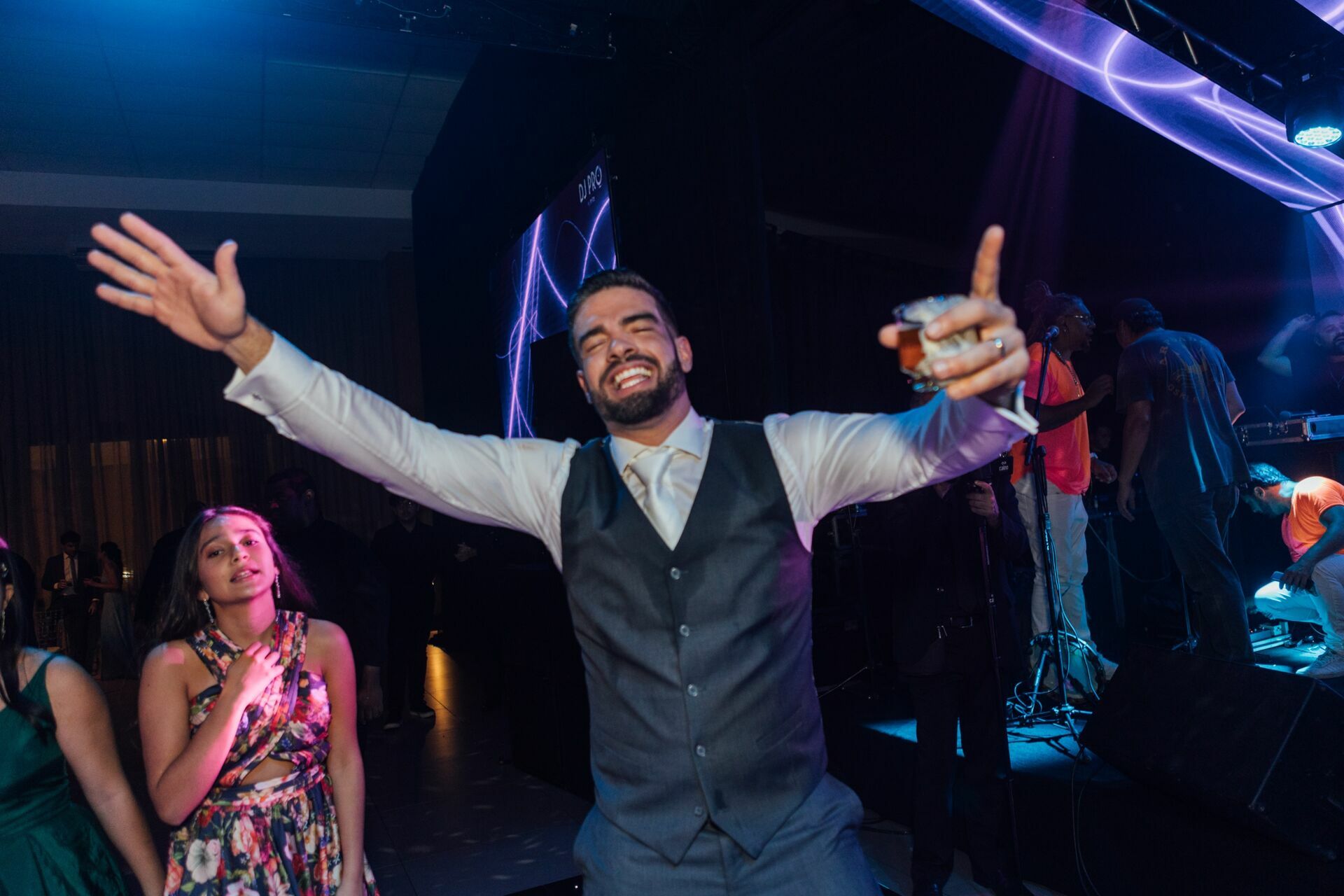 Foto Casamento Ana Carolina e Paulo Henrique - Igreja Santa Cecilia e Galpon - VR -RJ - Imagem 190