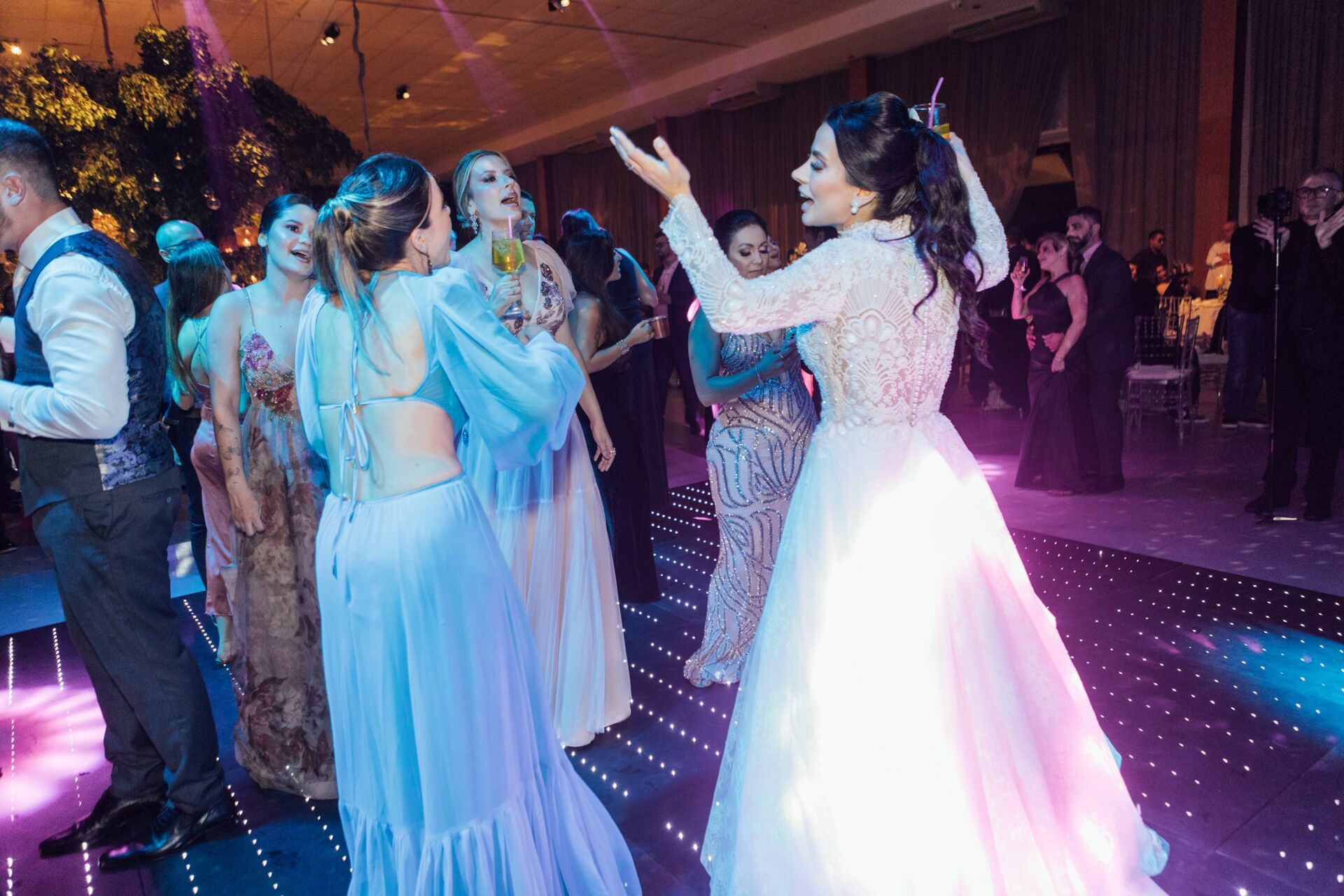 Foto Casamento Ana Carolina e Paulo Henrique - Igreja Santa Cecilia e Galpon - VR -RJ - Imagem 197