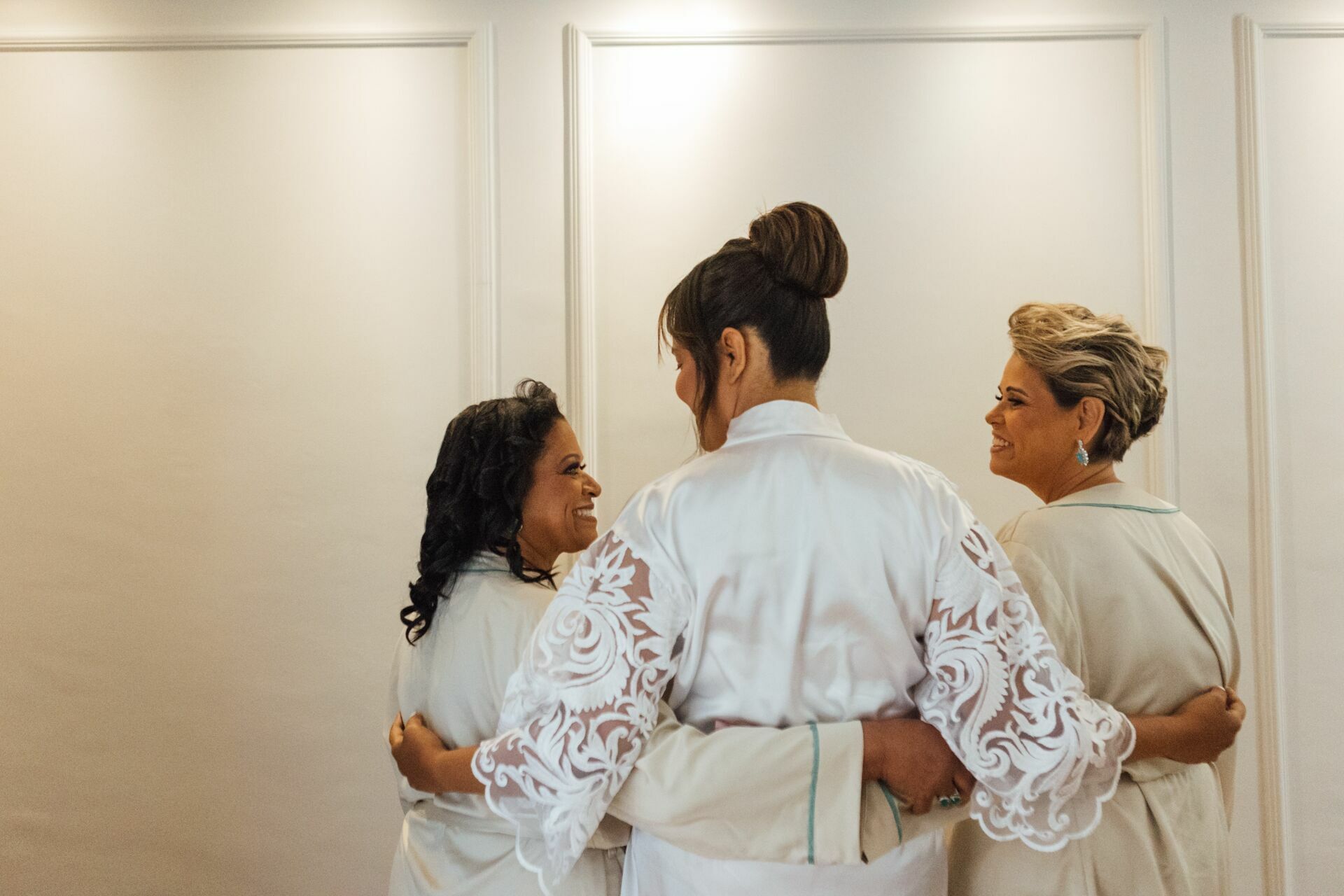 Foto Casamento Larissa e Adam - Igreja N. S. Aparecida e Restaurante Jardim Secreto - Penedo RJ - Imagem 9