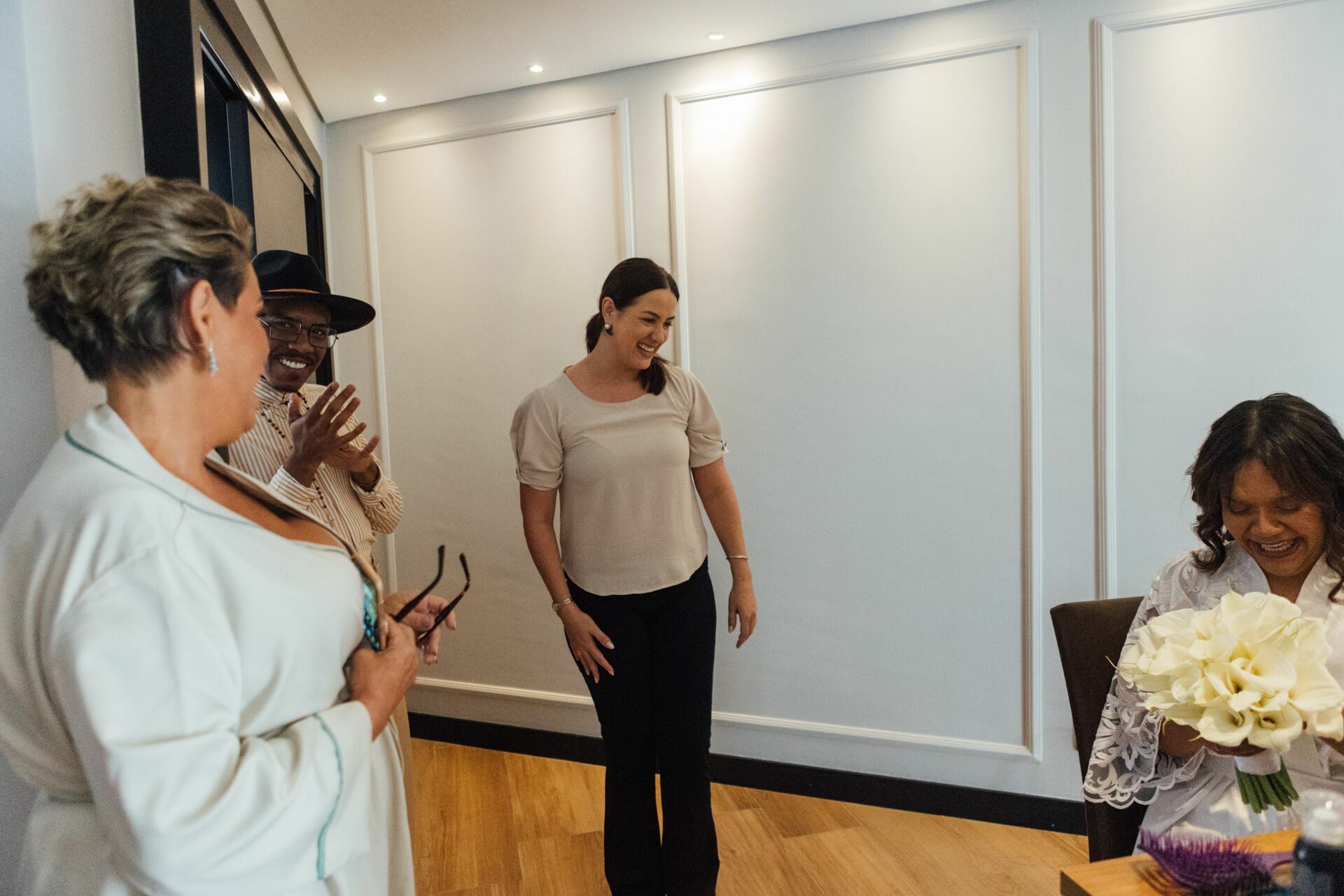 Foto Casamento Larissa e Adam - Igreja N. S. Aparecida e Restaurante Jardim Secreto - Penedo RJ - Imagem 5