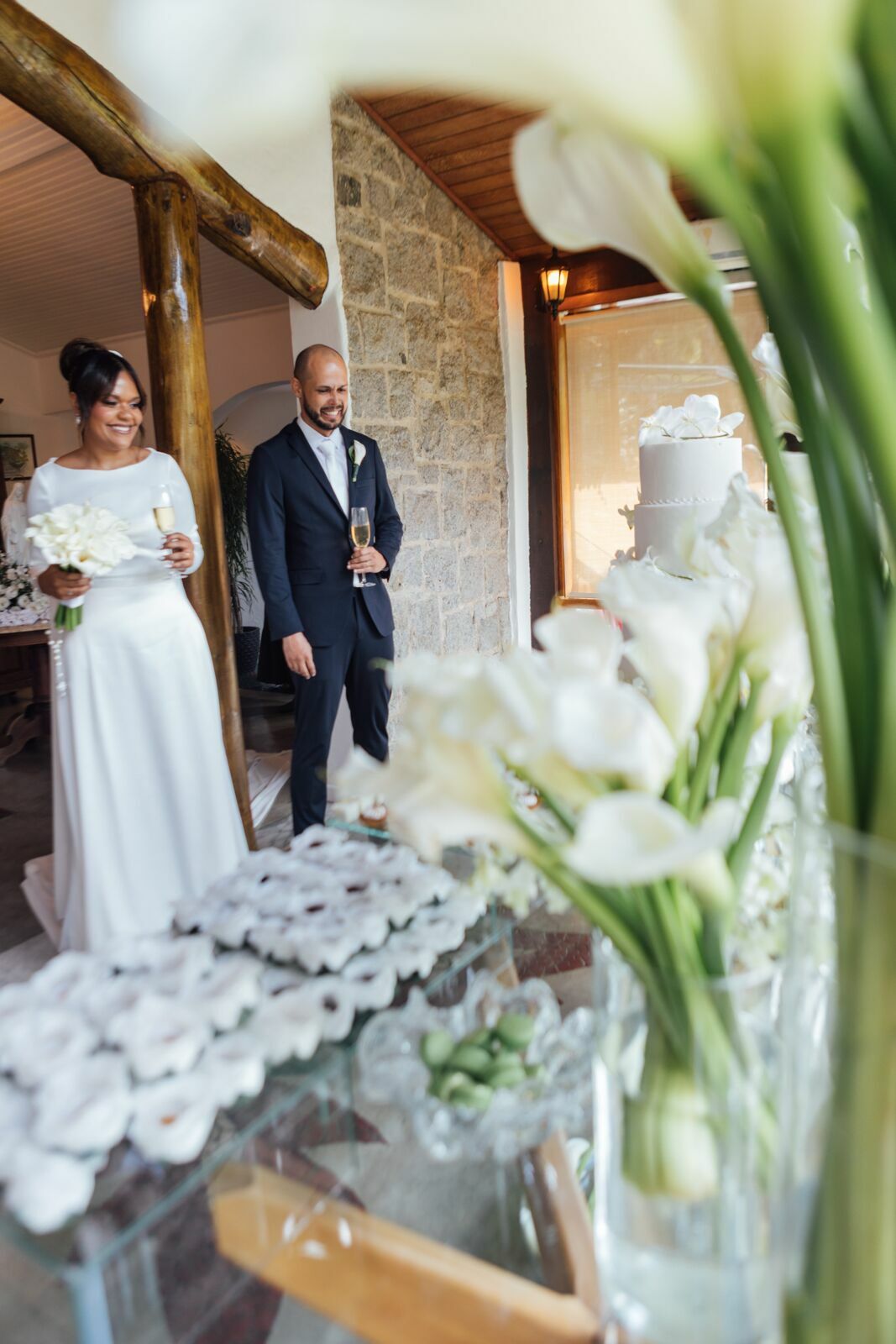 Foto Casamento Larissa e Adam - Igreja N. S. Aparecida e Restaurante Jardim Secreto - Penedo RJ - Imagem 129