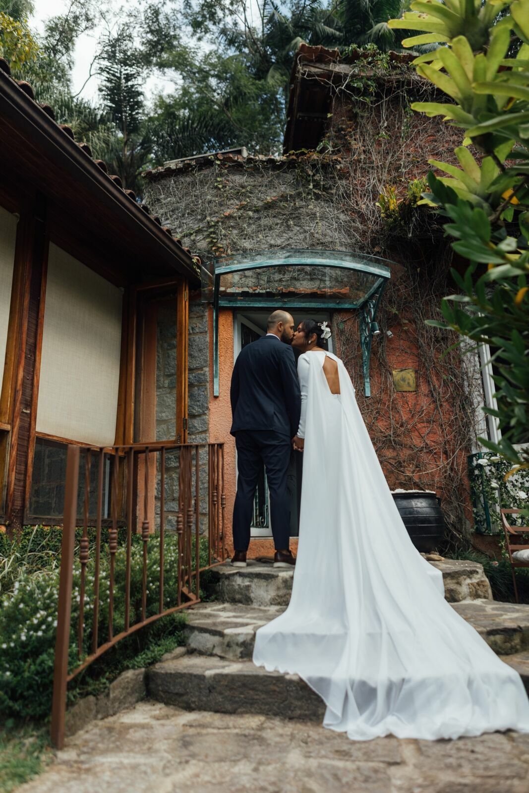 Foto Casamento Larissa e Adam - Igreja N. S. Aparecida e Restaurante Jardim Secreto - Penedo RJ - Imagem 127