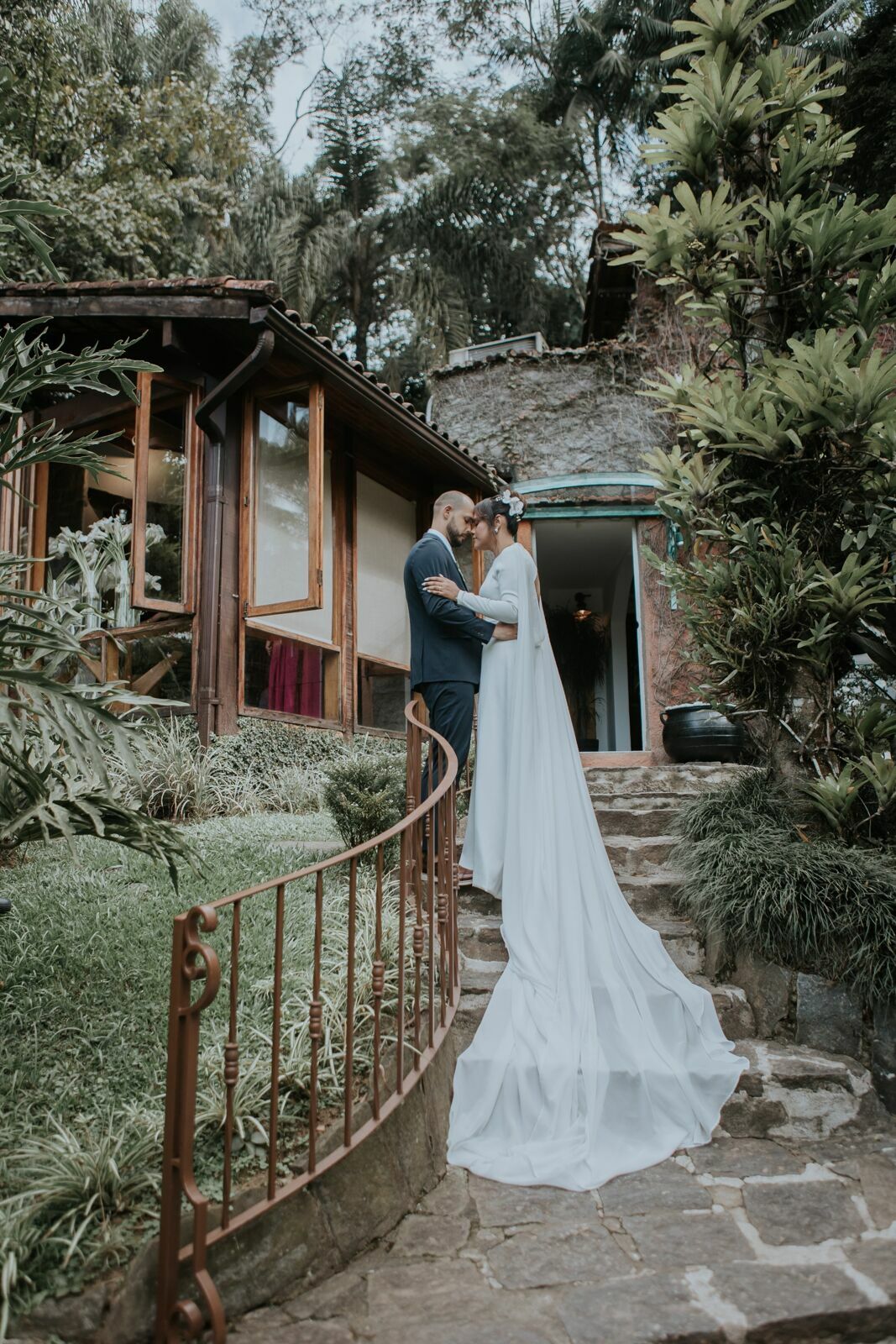 Foto Casamento Larissa e Adam - Igreja N. S. Aparecida e Restaurante Jardim Secreto - Penedo RJ - Imagem 157