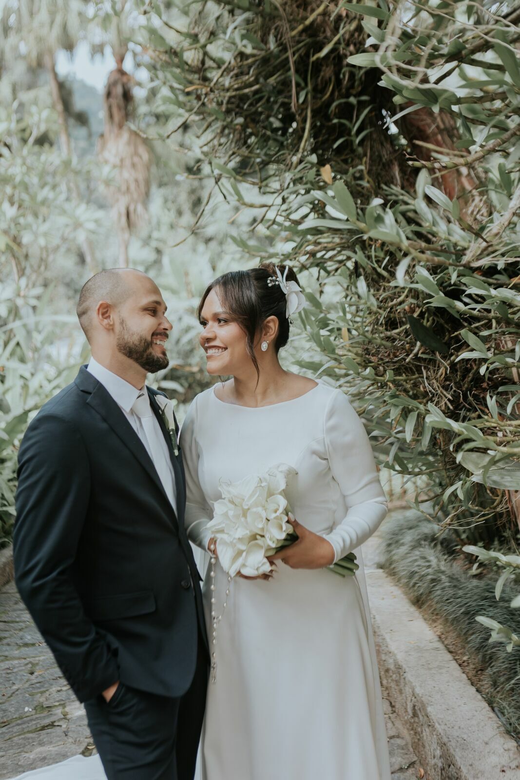 Foto Casamento Larissa e Adam - Igreja N. S. Aparecida e Restaurante Jardim Secreto - Penedo RJ - Imagem 143