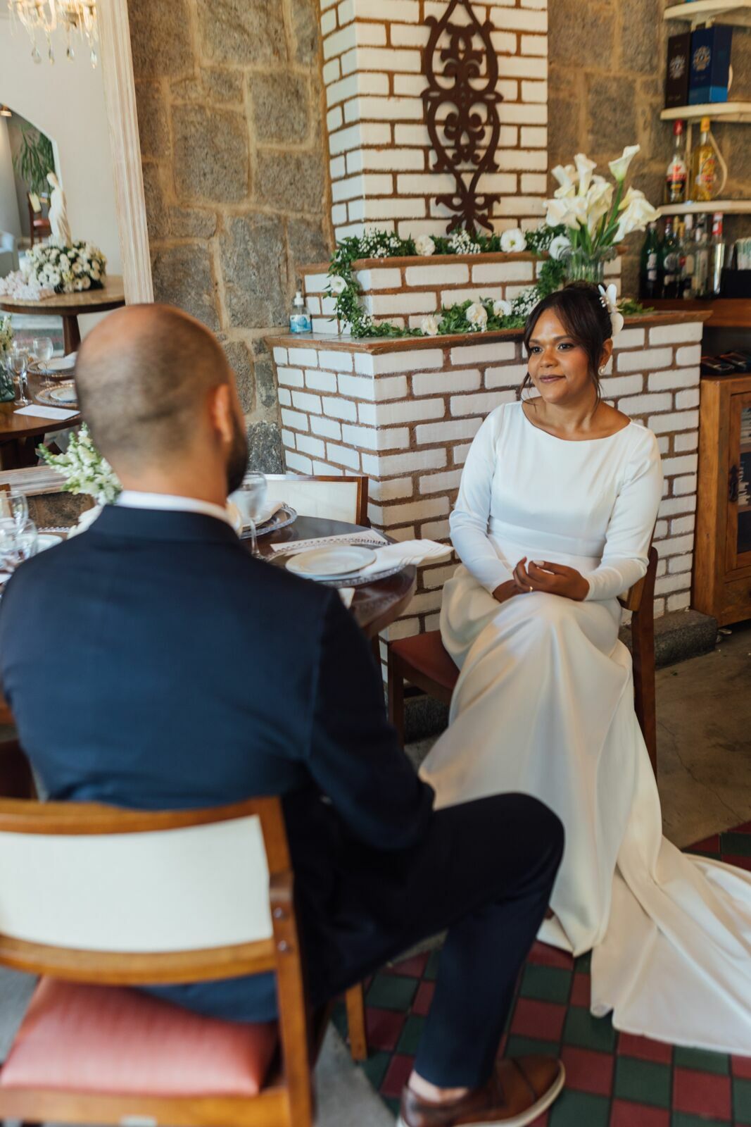 Foto Casamento Larissa e Adam - Igreja N. S. Aparecida e Restaurante Jardim Secreto - Penedo RJ - Imagem 158