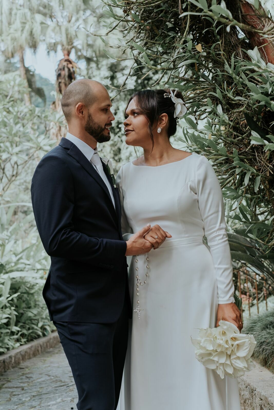 Foto Casamento Larissa e Adam - Igreja N. S. Aparecida e Restaurante Jardim Secreto - Penedo RJ - Imagem 148