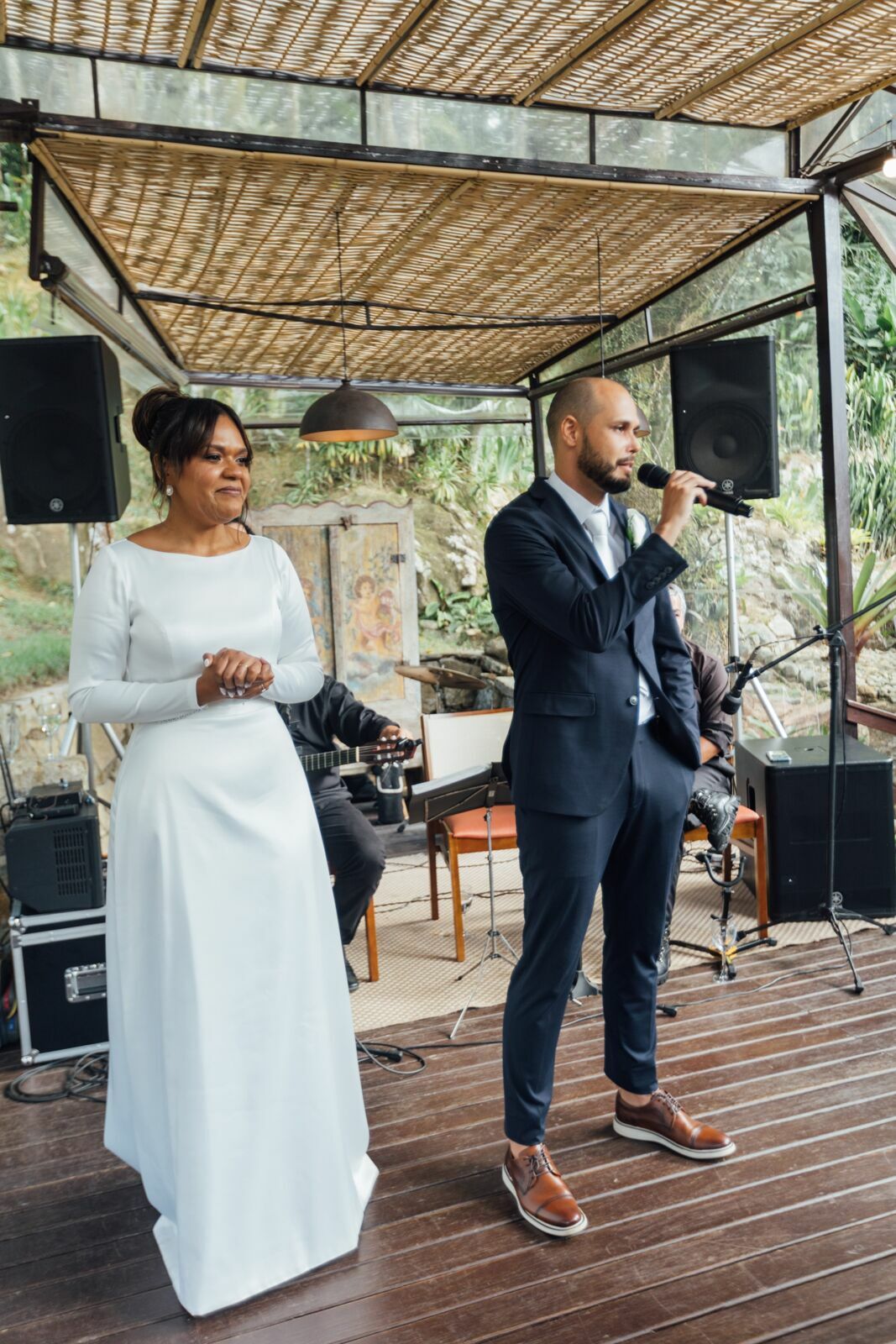 Foto Casamento Larissa e Adam - Igreja N. S. Aparecida e Restaurante Jardim Secreto - Penedo RJ - Imagem 191