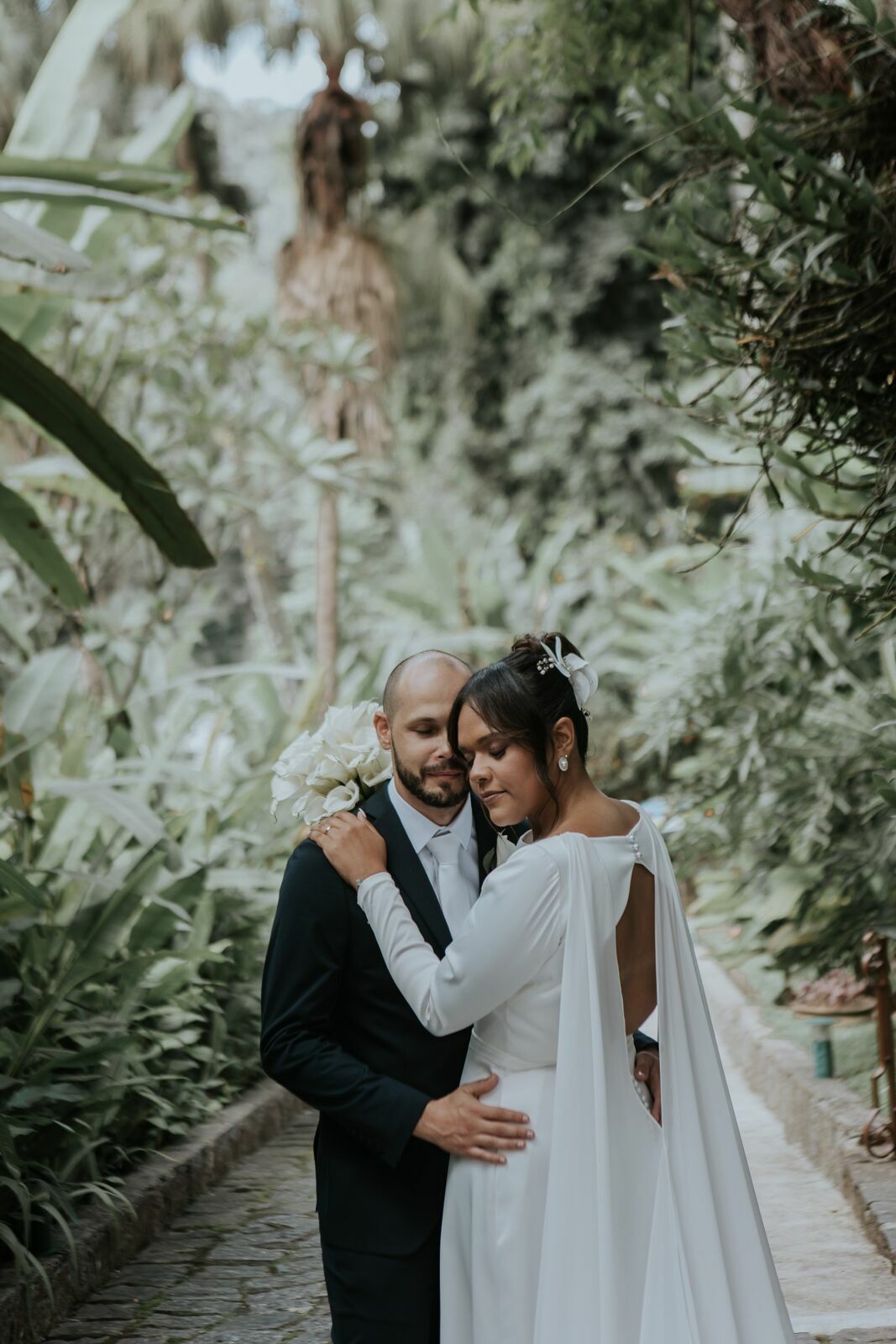 Foto Casamento Larissa e Adam - Igreja N. S. Aparecida e Restaurante Jardim Secreto - Penedo RJ - Imagem 136
