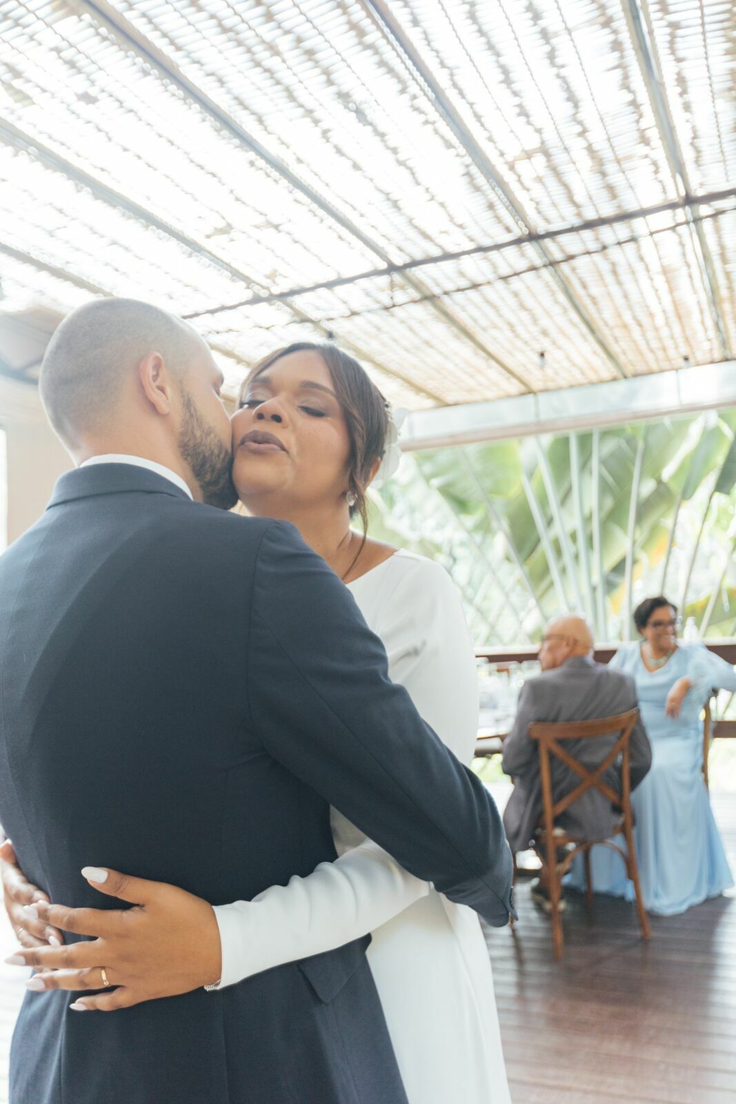 Foto Casamento Larissa e Adam - Igreja N. S. Aparecida e Restaurante Jardim Secreto - Penedo RJ - Imagem 171