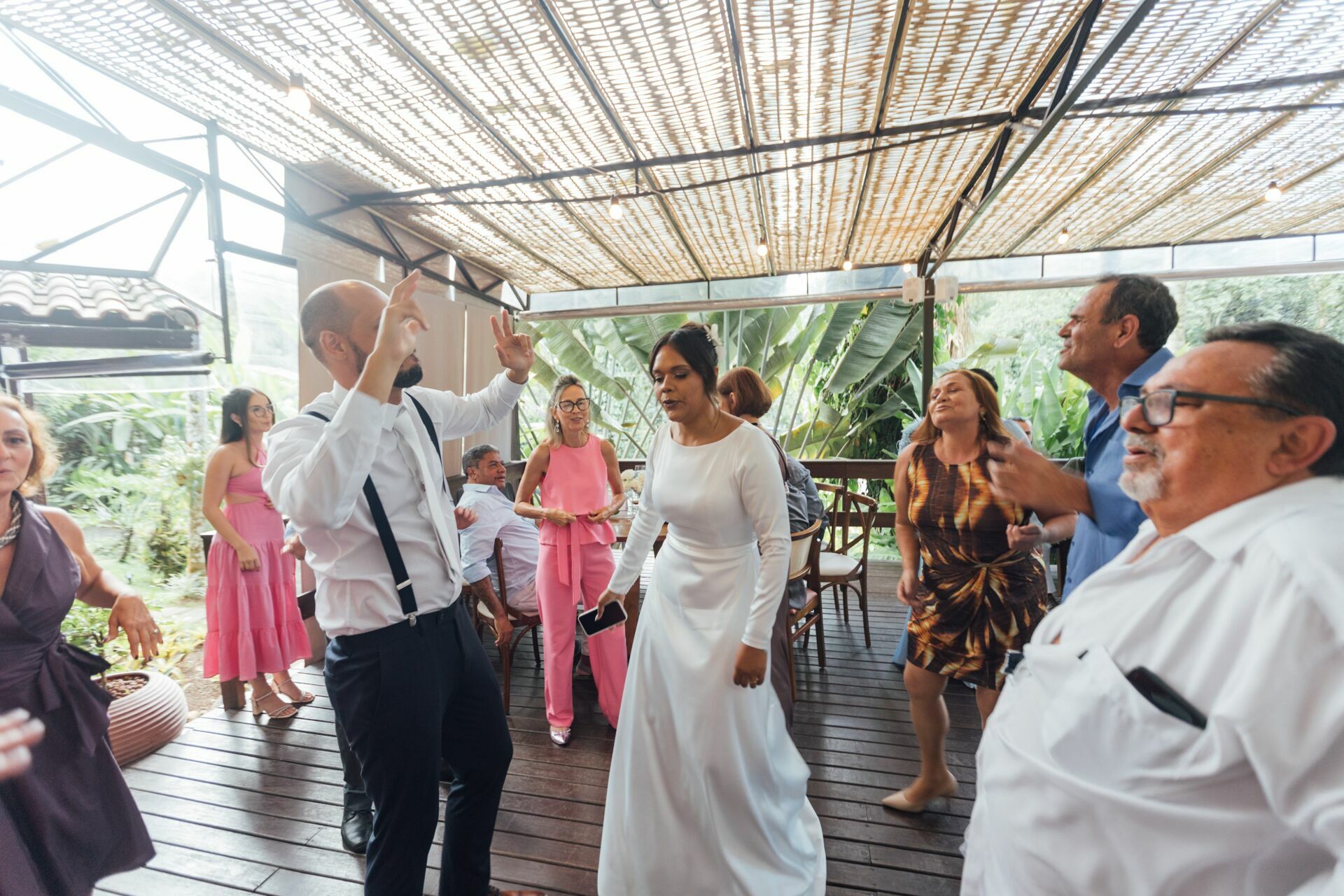 Foto Casamento Larissa e Adam - Igreja N. S. Aparecida e Restaurante Jardim Secreto - Penedo RJ - Imagem 207