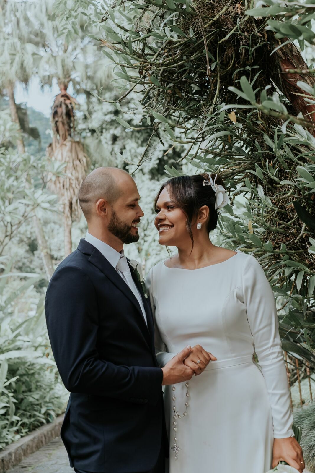 Foto Casamento Larissa e Adam - Igreja N. S. Aparecida e Restaurante Jardim Secreto - Penedo RJ - Imagem 147