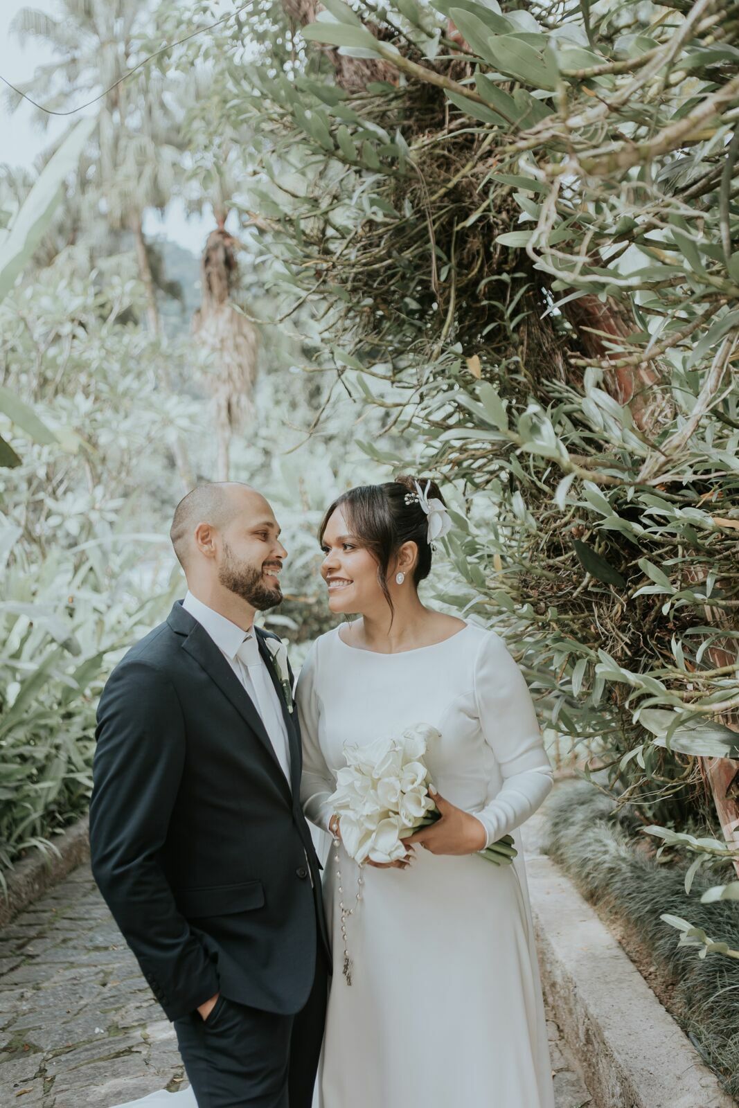 Foto Casamento Larissa e Adam - Igreja N. S. Aparecida e Restaurante Jardim Secreto - Penedo RJ - Imagem 145