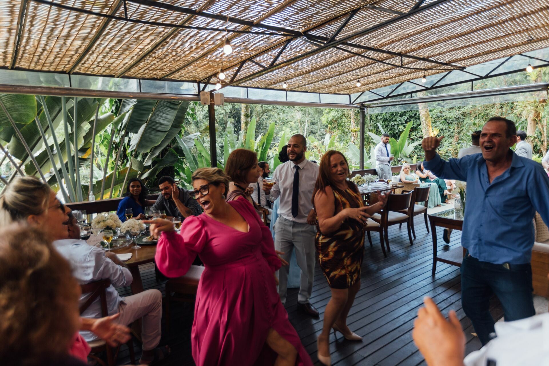 Foto Casamento Larissa e Adam - Igreja N. S. Aparecida e Restaurante Jardim Secreto - Penedo RJ - Imagem 203