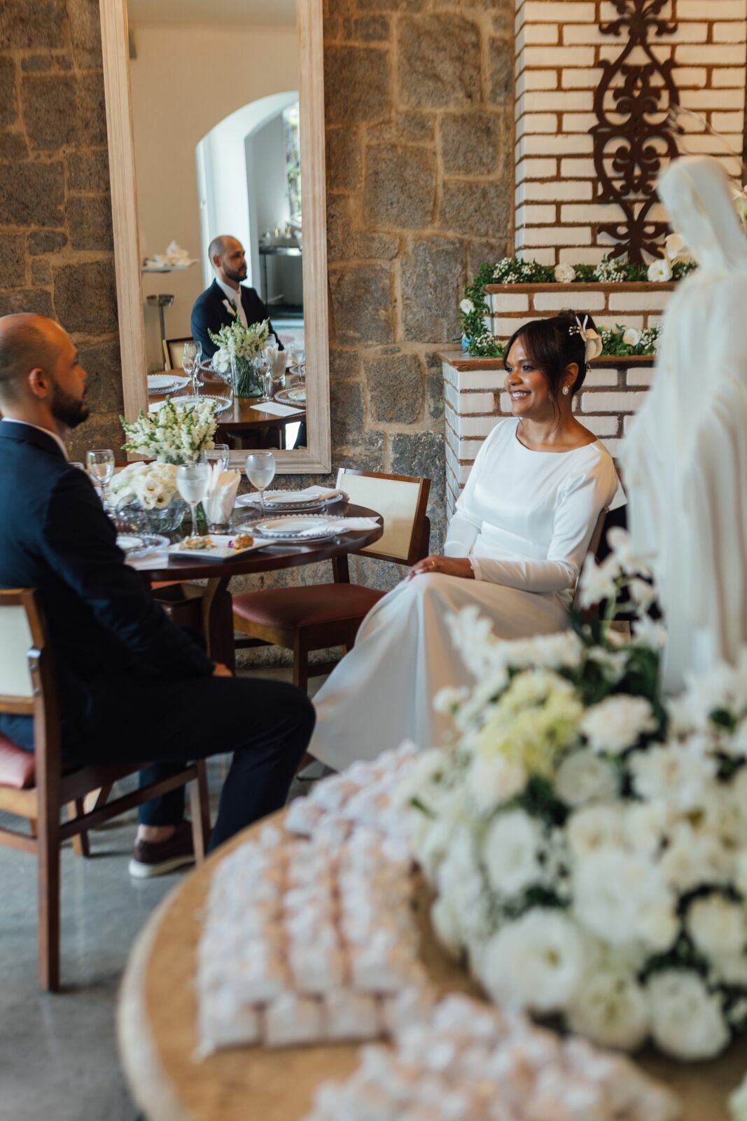 Foto Casamento Larissa e Adam - Igreja N. S. Aparecida e Restaurante Jardim Secreto - Penedo RJ - Imagem 159