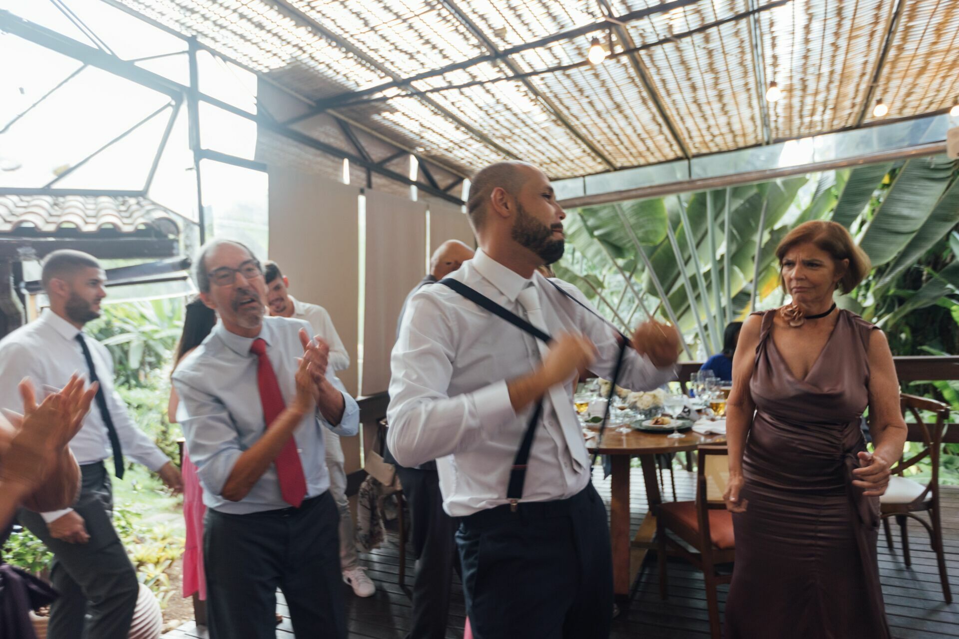Foto Casamento Larissa e Adam - Igreja N. S. Aparecida e Restaurante Jardim Secreto - Penedo RJ - Imagem 205