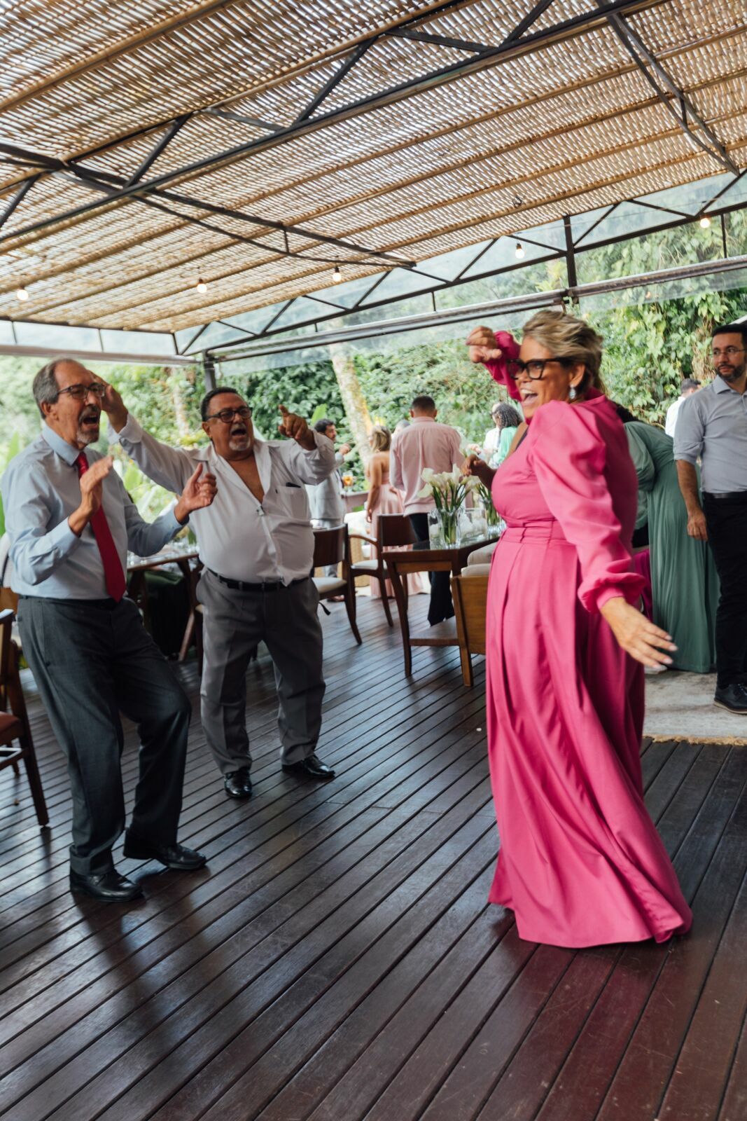 Foto Casamento Larissa e Adam - Igreja N. S. Aparecida e Restaurante Jardim Secreto - Penedo RJ - Imagem 201