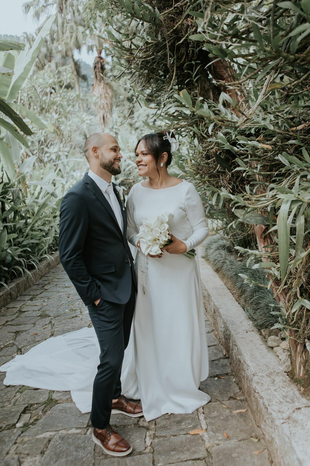 Foto Casamento Larissa e Adam - Igreja N. S. Aparecida e Restaurante Jardim Secreto - Penedo RJ - Imagem 142