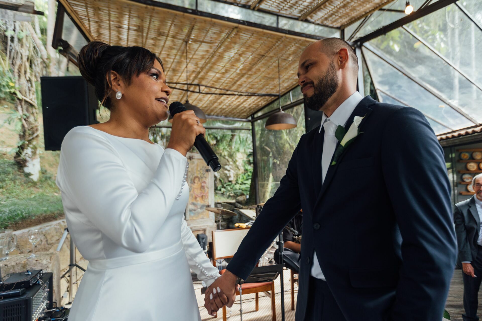 Foto Casamento Larissa e Adam - Igreja N. S. Aparecida e Restaurante Jardim Secreto - Penedo RJ - Imagem 185