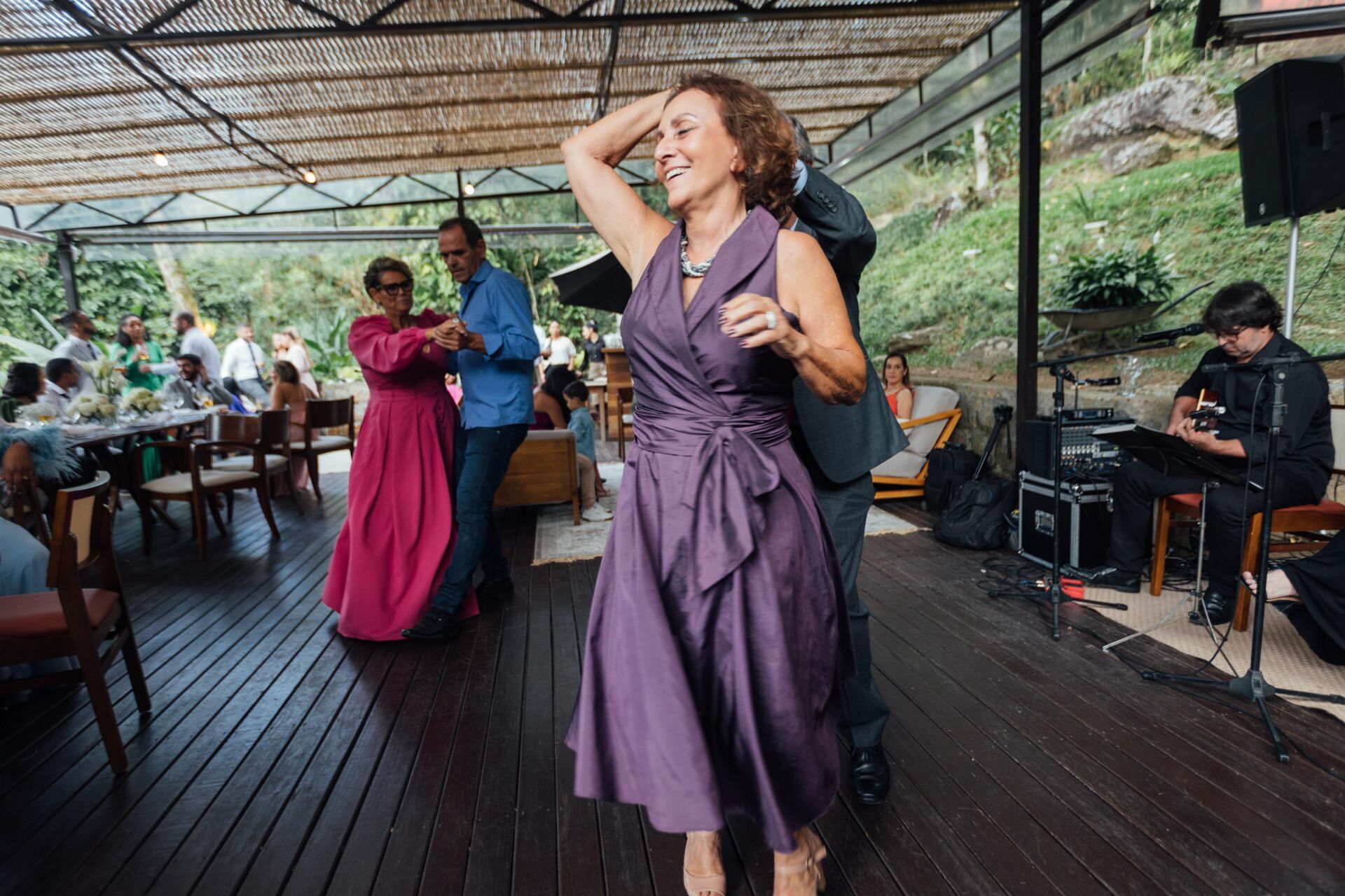 Foto Casamento Larissa e Adam - Igreja N. S. Aparecida e Restaurante Jardim Secreto - Penedo RJ - Imagem 199