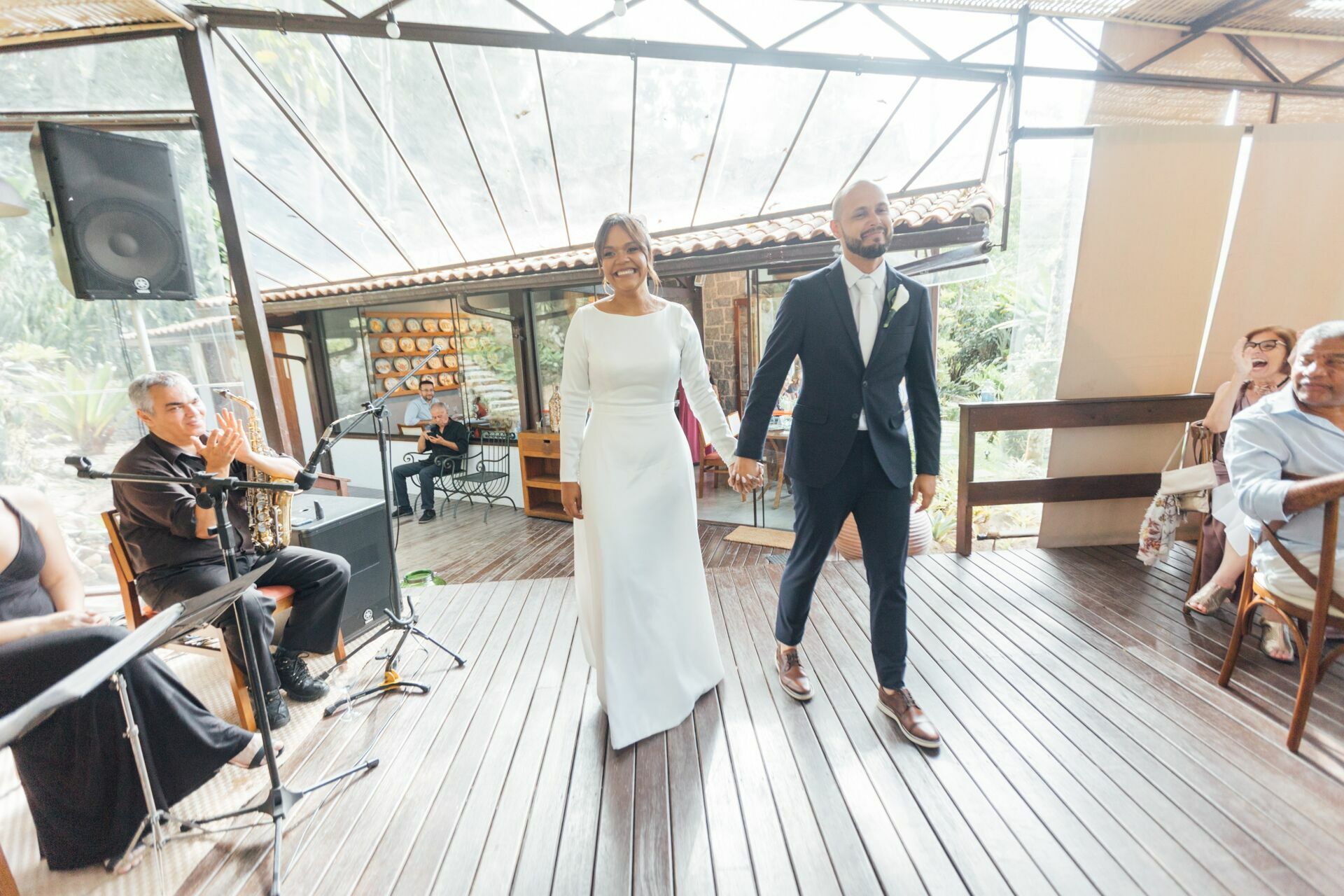 Foto Casamento Larissa e Adam - Igreja N. S. Aparecida e Restaurante Jardim Secreto - Penedo RJ - Imagem 169