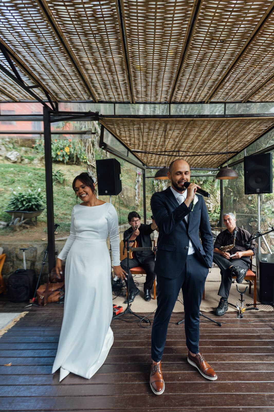 Foto Casamento Larissa e Adam - Igreja N. S. Aparecida e Restaurante Jardim Secreto - Penedo RJ - Imagem 195