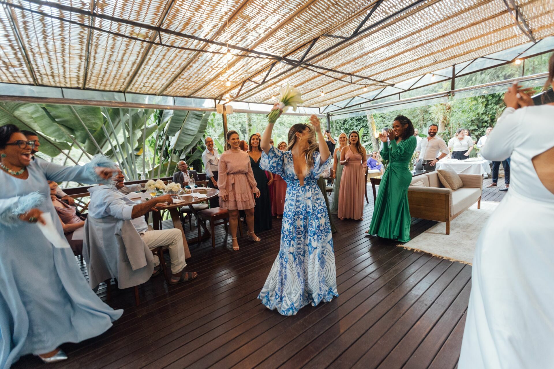 Foto Casamento Larissa e Adam - Igreja N. S. Aparecida e Restaurante Jardim Secreto - Penedo RJ - Imagem 232