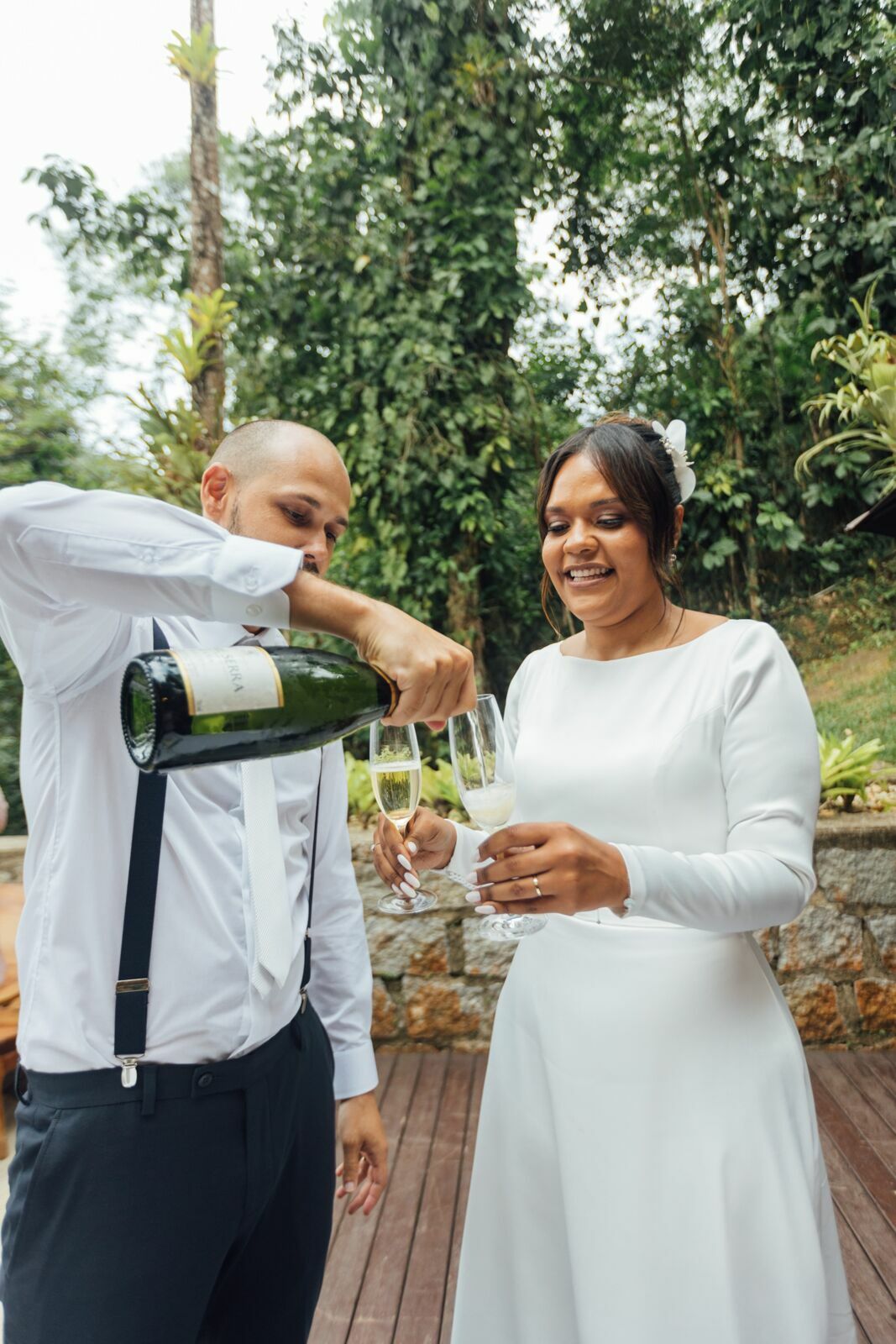 Foto Casamento Larissa e Adam - Igreja N. S. Aparecida e Restaurante Jardim Secreto - Penedo RJ - Imagem 217