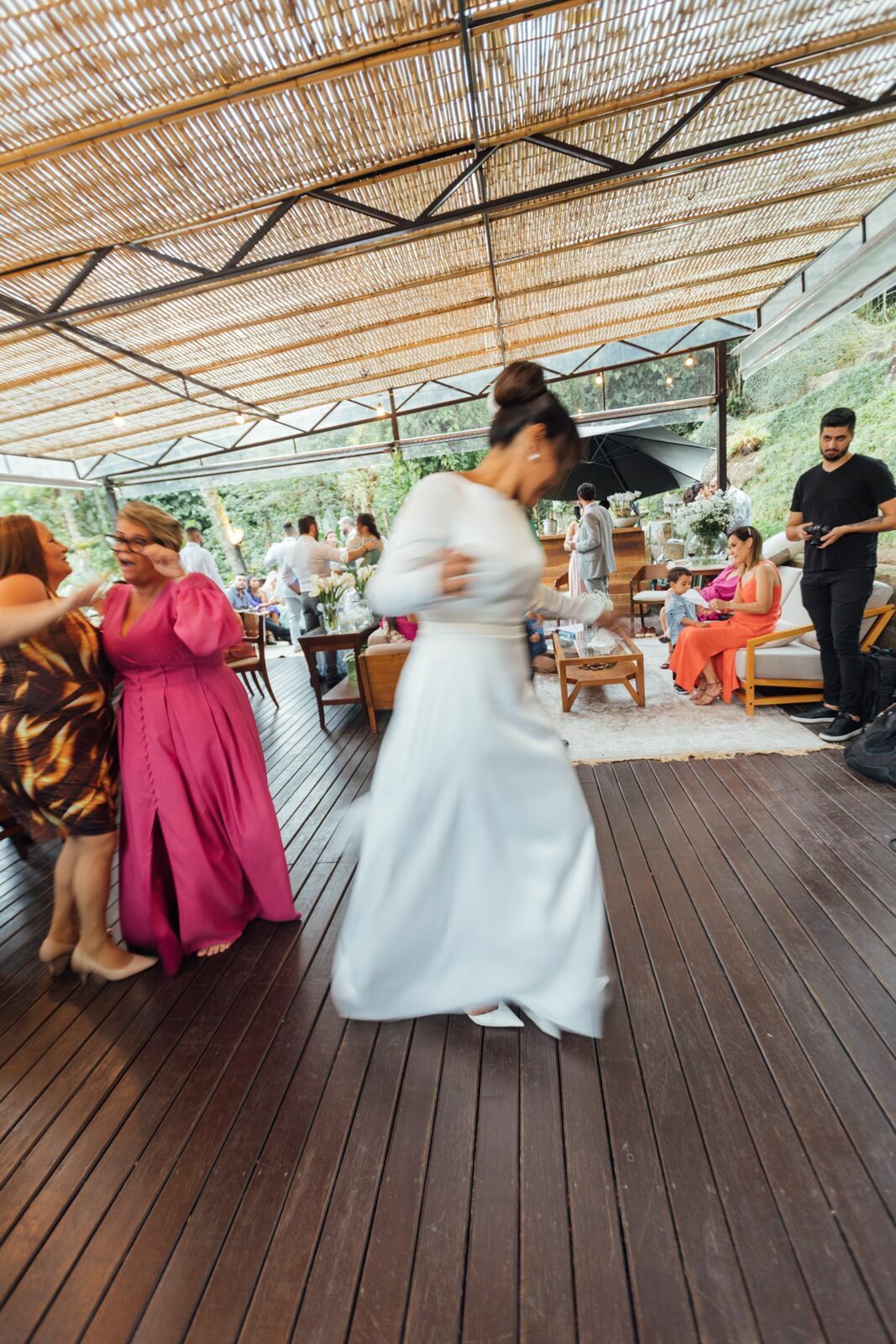Foto Casamento Larissa e Adam - Igreja N. S. Aparecida e Restaurante Jardim Secreto - Penedo RJ - Imagem 226