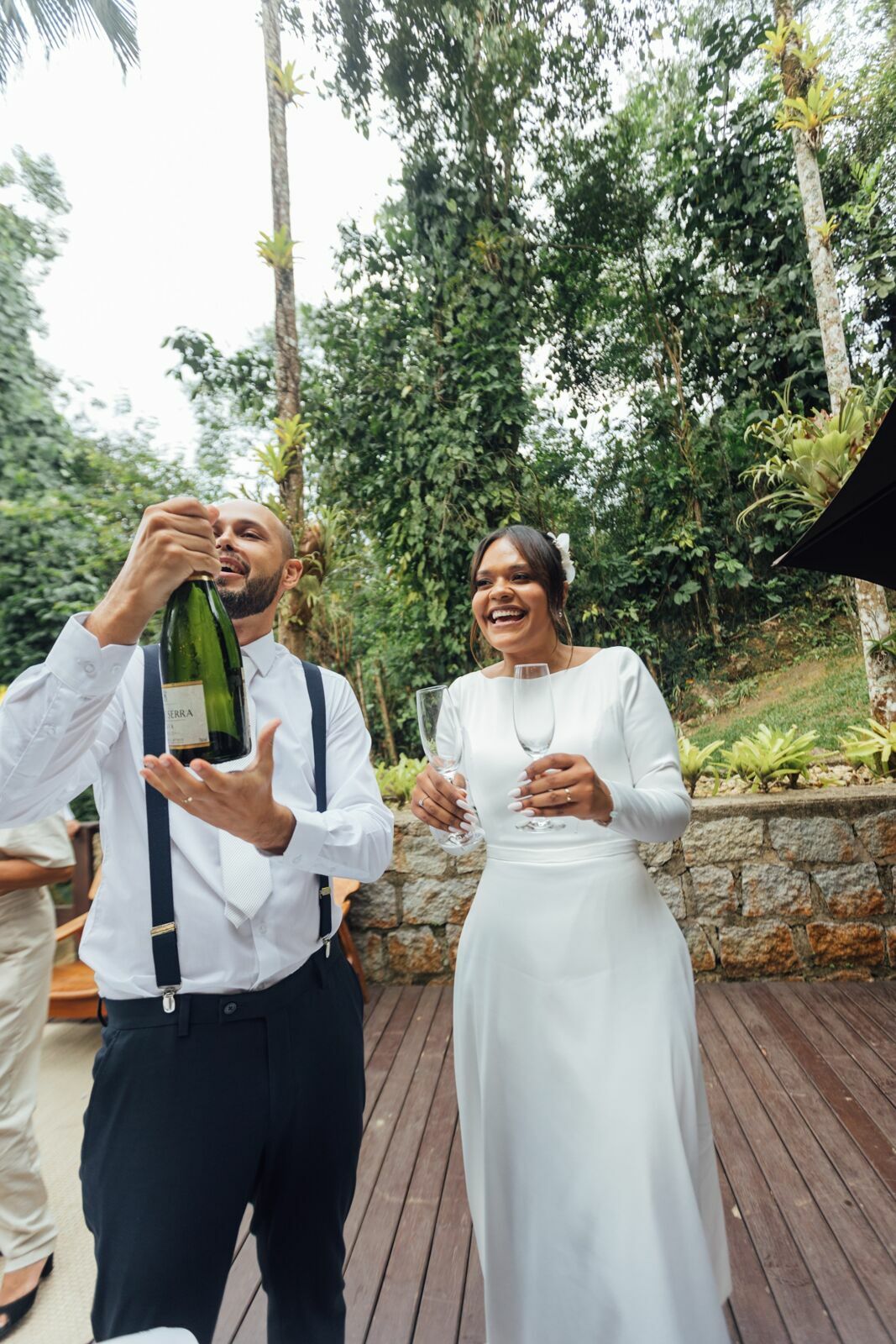 Foto Casamento Larissa e Adam - Igreja N. S. Aparecida e Restaurante Jardim Secreto - Penedo RJ - Imagem 215
