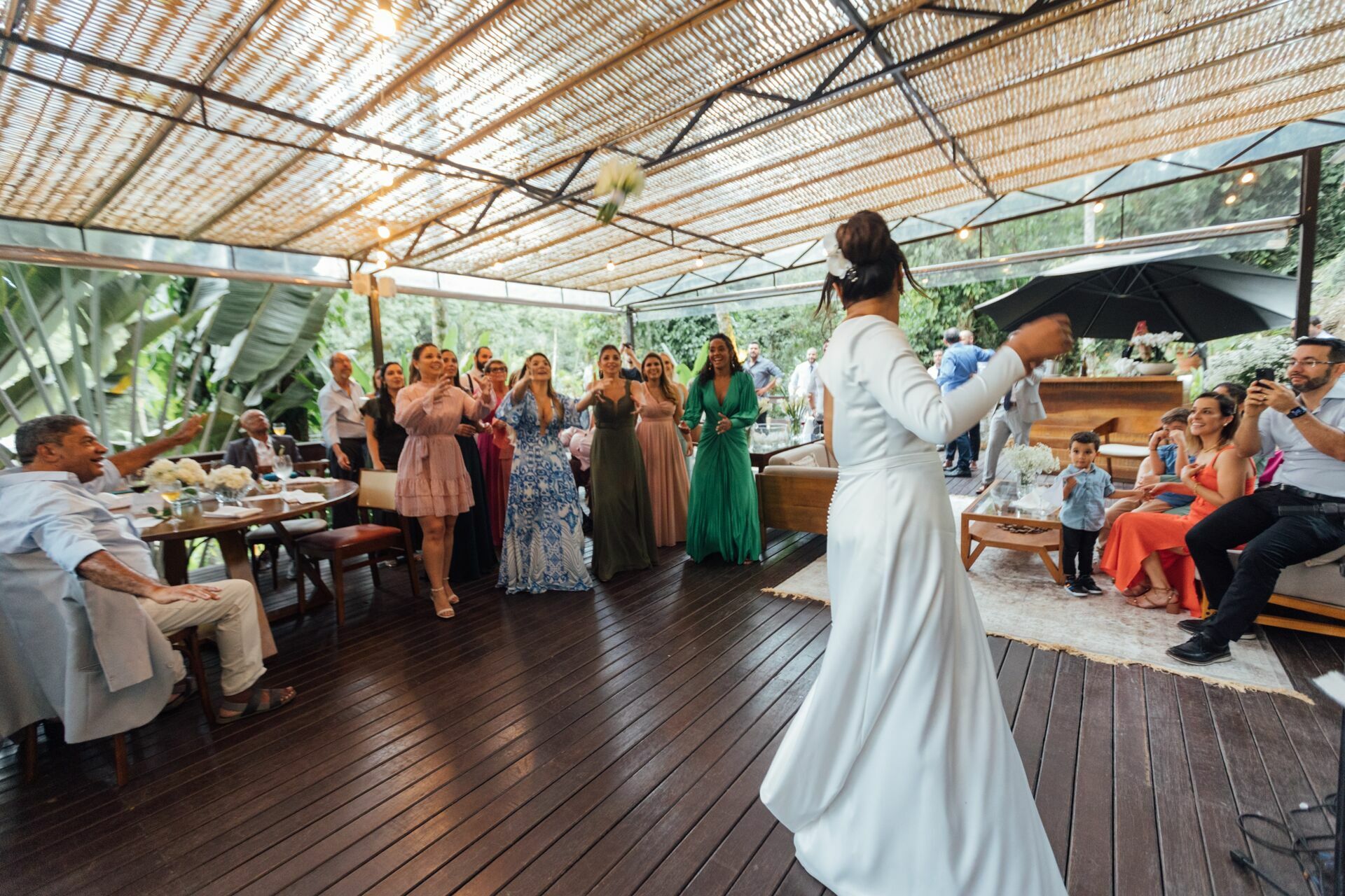 Foto Casamento Larissa e Adam - Igreja N. S. Aparecida e Restaurante Jardim Secreto - Penedo RJ - Imagem 231