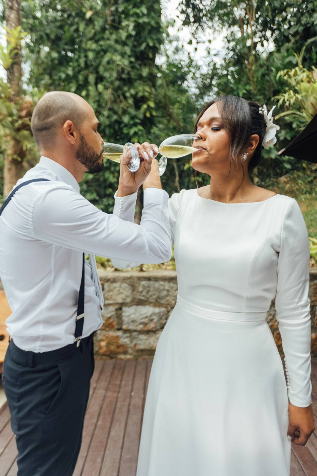 Foto Casamento Larissa e Adam - Igreja N. S. Aparecida e Restaurante Jardim Secreto - Penedo RJ - Imagem 218