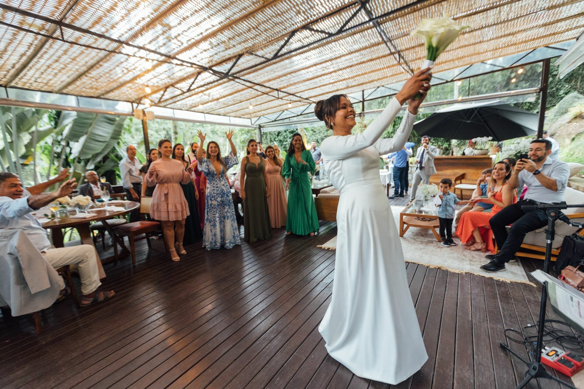Foto Casamento Larissa e Adam - Igreja N. S. Aparecida e Restaurante Jardim Secreto - Penedo RJ - Imagem 230