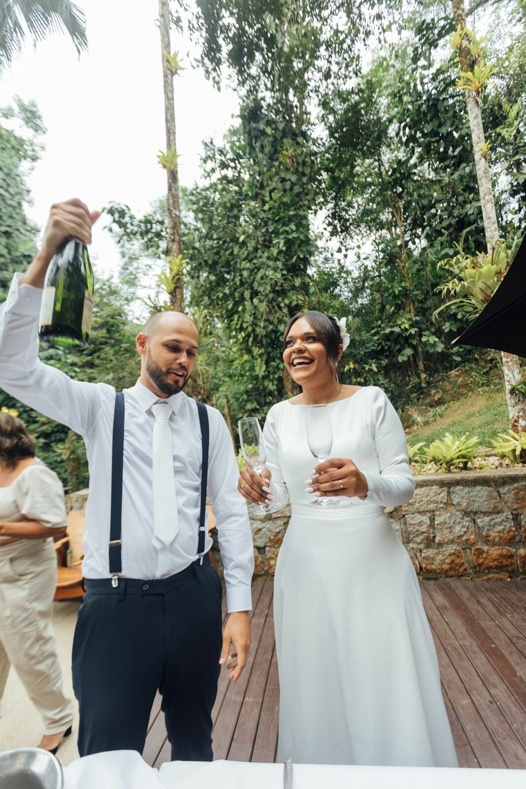 Foto Casamento Larissa e Adam - Igreja N. S. Aparecida e Restaurante Jardim Secreto - Penedo RJ - Imagem 216