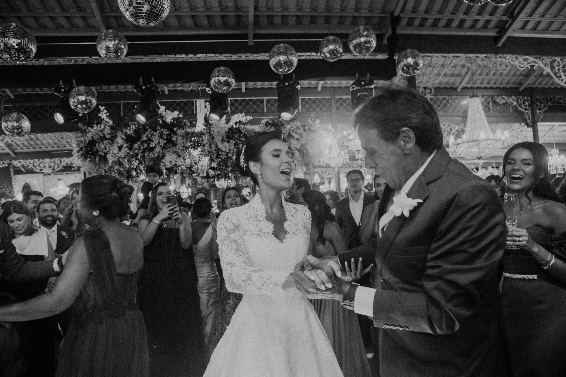 Foto Rafaela e Otávio - Matriz de Santo Antônio e Villa Paolucci - Tiradentes -MG Foto Rafaela e Otávio - Matriz de Santo Antônio e Villa Paolucci - Tiradentes -MG - Imagem 388