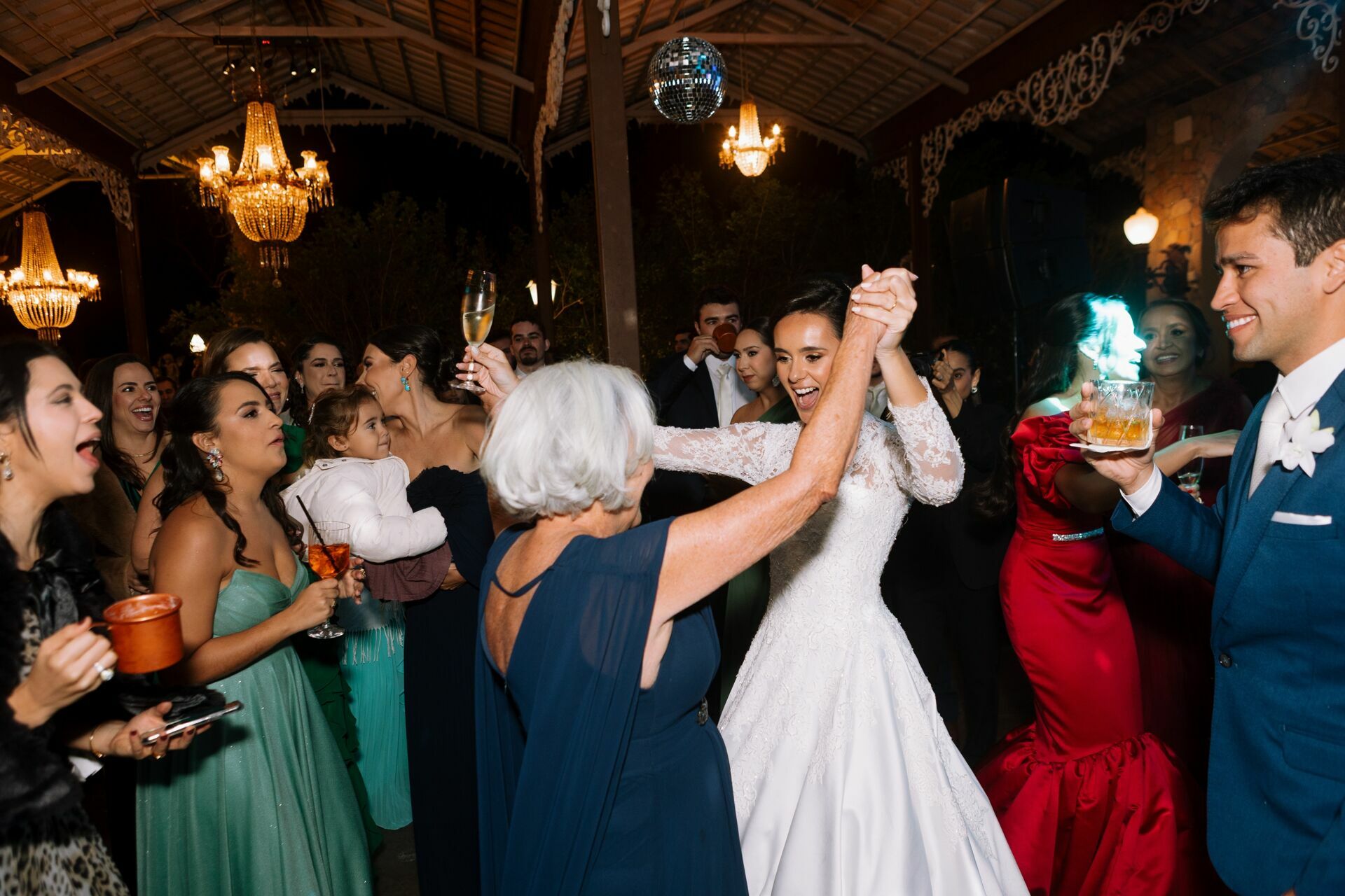 Foto Rafaela e Otávio - Matriz de Santo Antônio e Villa Paolucci - Tiradentes -MG Foto Rafaela e Otávio - Matriz de Santo Antônio e Villa Paolucci - Tiradentes -MG - Imagem 381