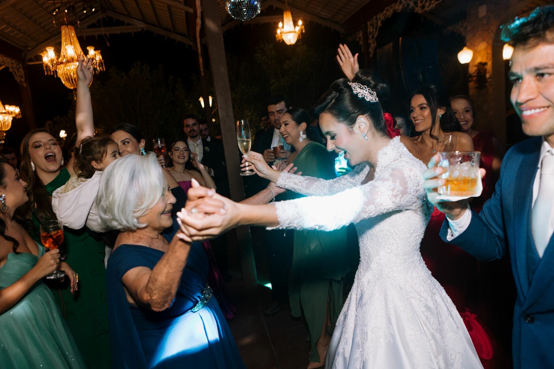 Foto Rafaela e Otávio - Matriz de Santo Antônio e Villa Paolucci - Tiradentes -MG Foto Rafaela e Otávio - Matriz de Santo Antônio e Villa Paolucci - Tiradentes -MG - Imagem 380